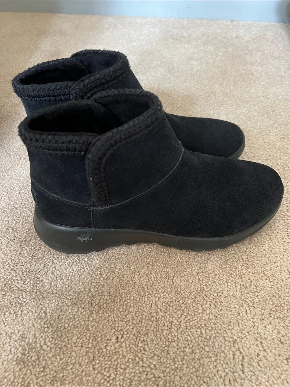 Skechers On-the-GO Rosewood 5GEN Black Suede Ankle Booties Size 7.5